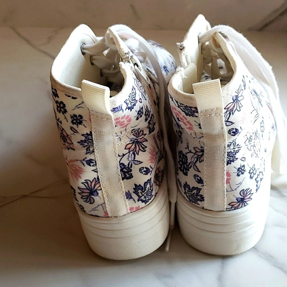 Universal Threads Cassie Floral Platform Sneakers Size 10